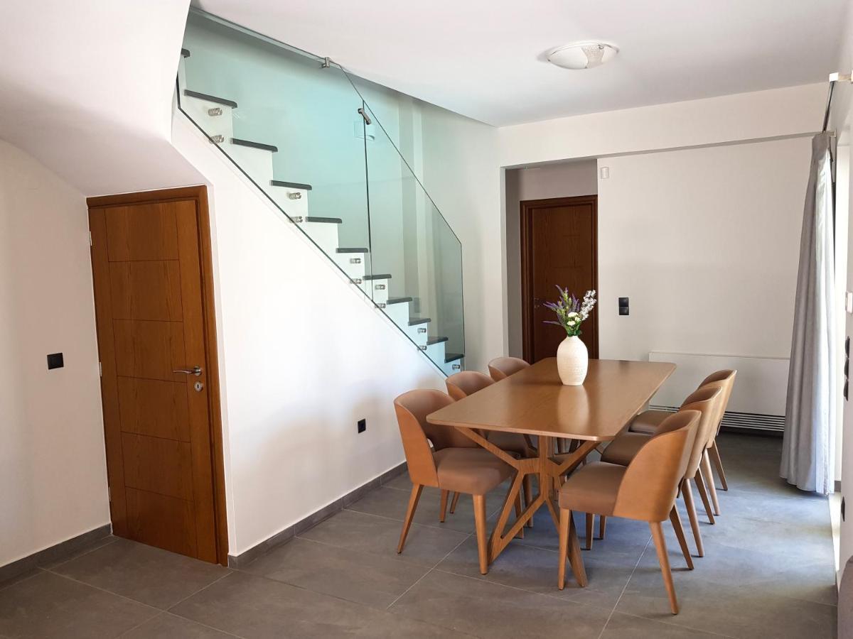 Four Seasons Homes Stalós Esterno foto