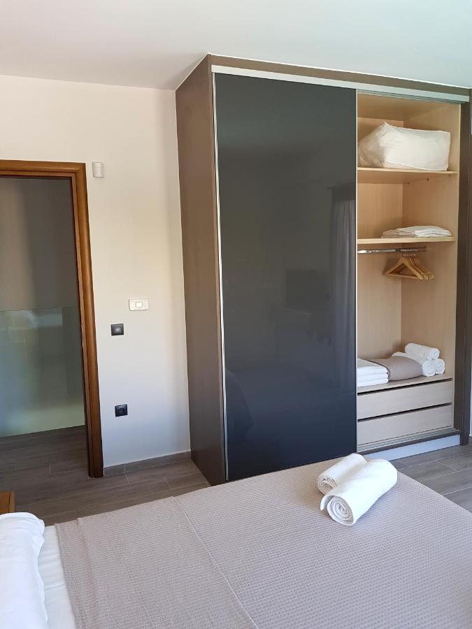 Four Seasons Homes Stalós Esterno foto